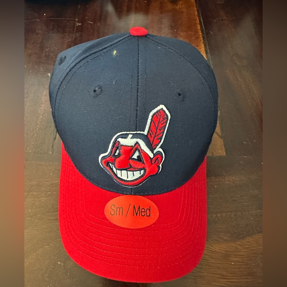 MLB Cleveland Indians Baseball Hat NWOT (Discontinued Logo) S/M